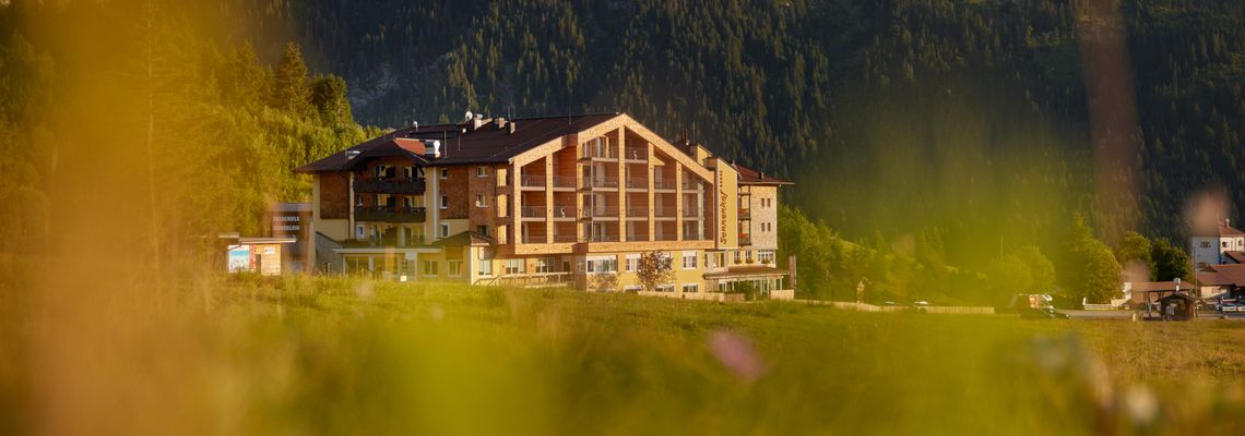 Tirols JRE-Gourmethotel Sonnenhof mit innovativer alpiner Wohnkultur