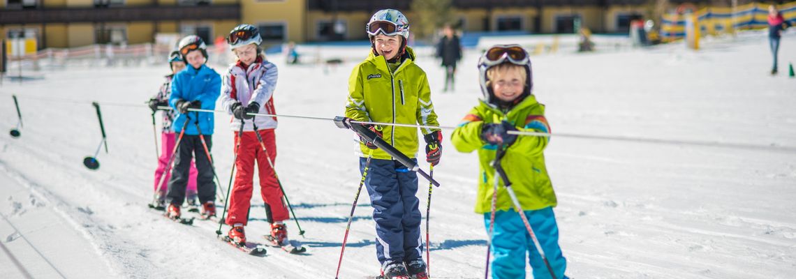 Die schönsten Familienhotels zum Skifahren lernen