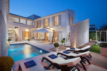 HMZ Luxury Villas