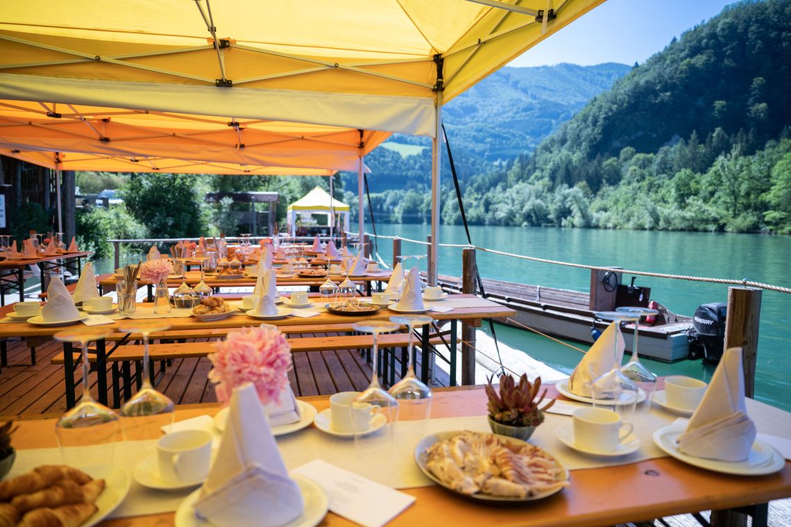 TAVOLATA 2024 lädt zum Gourmet-Brunch am Fluss  und Eisenbahn-Romantik mit Fingerfood & Livemusik