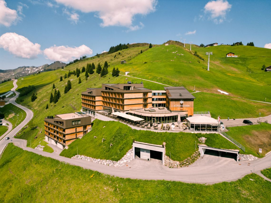 Shake the mountain im Genießerhotel Alpenstern: Vom Bett auf die Bergspitze & Cocktails nach Originalkarte der Titanic