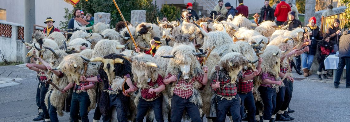 Glockenschall und Fellkostüm – Karneval im Kvarner