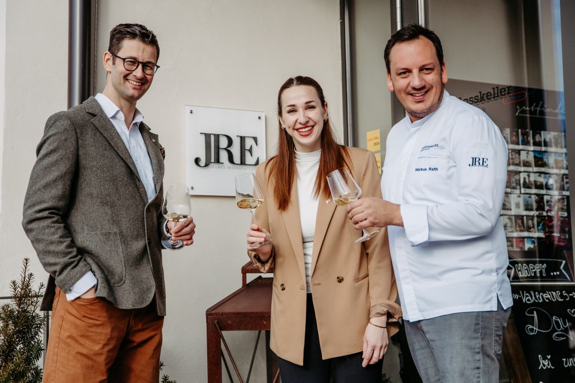 Spitzensommelier René Kollegger schenkt im Schlosskeller Südsteiermark ein