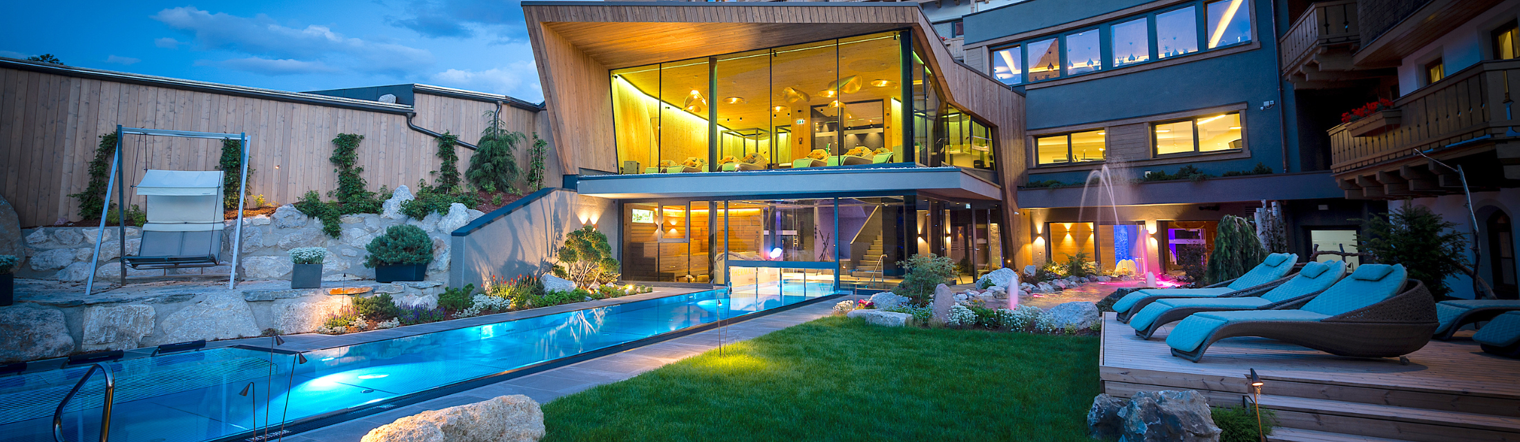 Kinderrutsche und Adults Only (!!) mit Thermalpool an der Piste