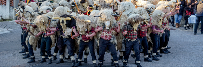 Die Glöckner im Kvarner: Mit Fellkostüm und Tiermasken durch den Karneval